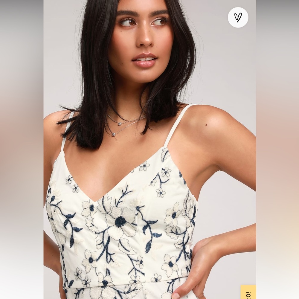 NWT Starleena White and Blue Floral Embroidered Bodycon Midi Dress - Picture 3 of 6